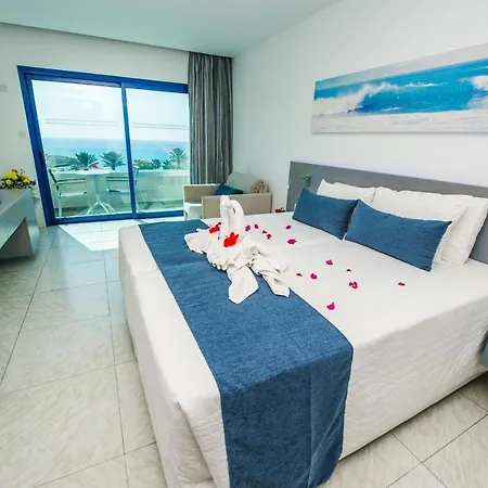 Anonymous (adults Only) 3*