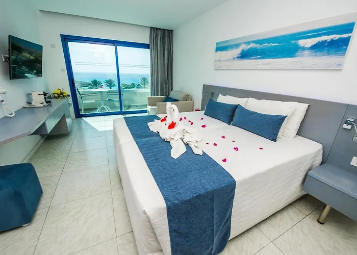 Anonymous (adults Only) 3*